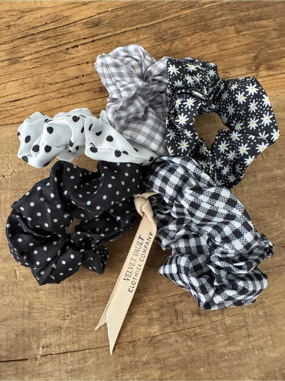 NWT Velvet Vault 5 Pack Scrunchies ~ black white gray 💕